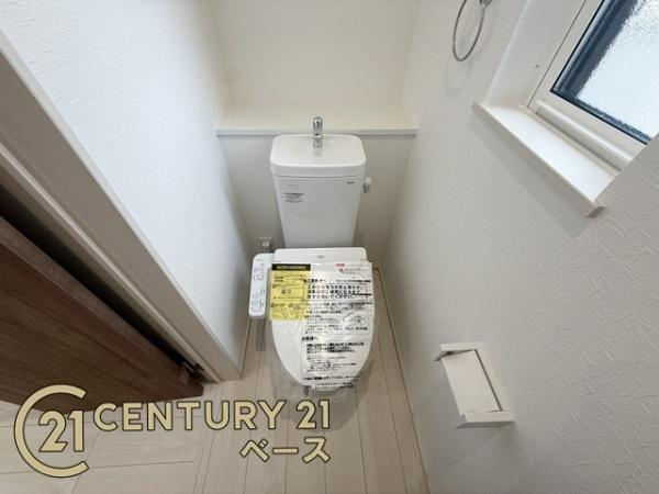 ファーストタウン学園緑ケ丘 １号棟 ／新築一戸建のトイレ|■現地撮影写真■１・２階ともに清潔感のある綺麗なお手洗を完備！