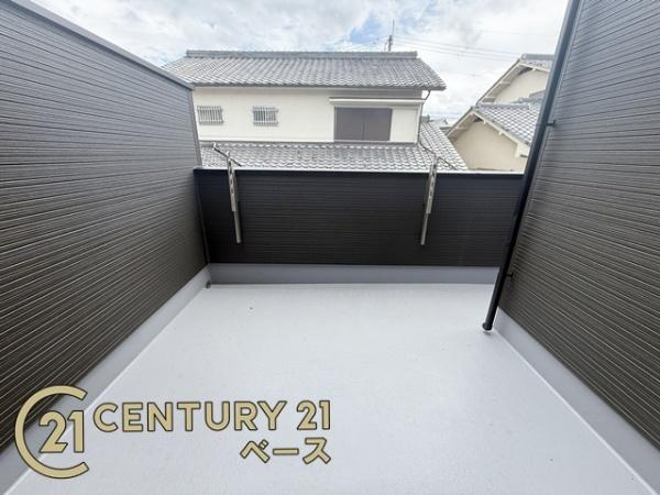 ファーストタウン学園緑ケ丘 １号棟 ／新築一戸建のバルコニー|■現地撮影写真■開放感あふれる南向きのバルコニー！洗濯物もよく乾きます！