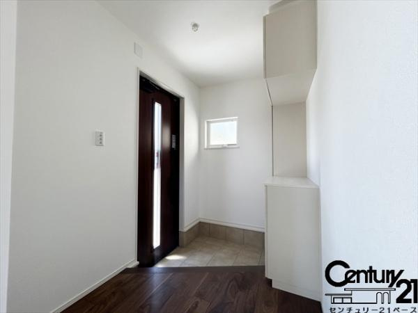 ファーストタウン右京 １号棟 ／新築一戸建の内観：施工例|■玄関には大容量シューズボックスを完備！■