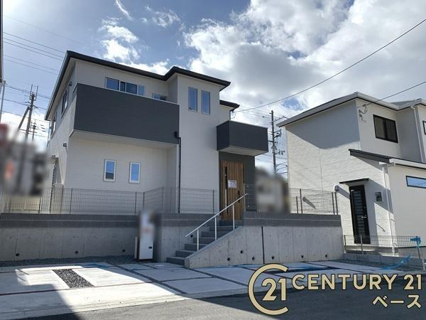 ファーストタウン右京 １号棟 ／新築一戸建の外観|■≪同仕様写真≫■次世代省エネルギーＳランク基準等級４をクリアしたお家です！グラスウールでお家丸ごと断熱！お気軽にお問い合わせください！■