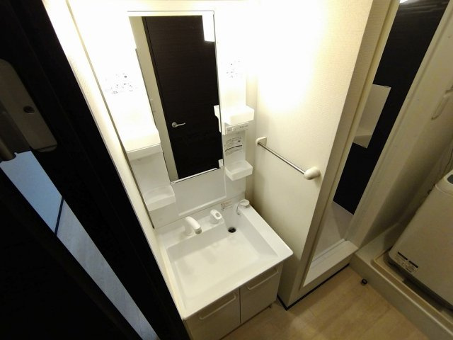 クレイノライズ日吉の内装|独立洗面台付きです♪