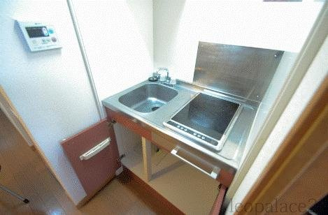 レオパレスフローラ湯築のキッチン|備品や設備仕様は号室等により異なります現地をご確認下さい。