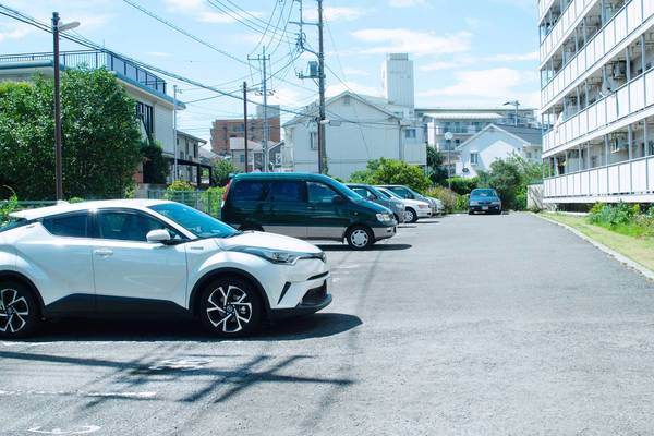 ビレッジハウス大谷5号棟の駐車場|車をお持ちの方に嬉しい駐車場付きの物件です