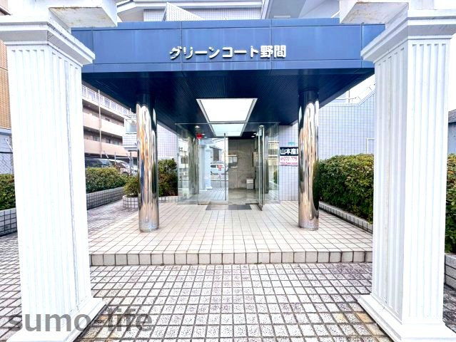 グリーンコート野間のエントランス