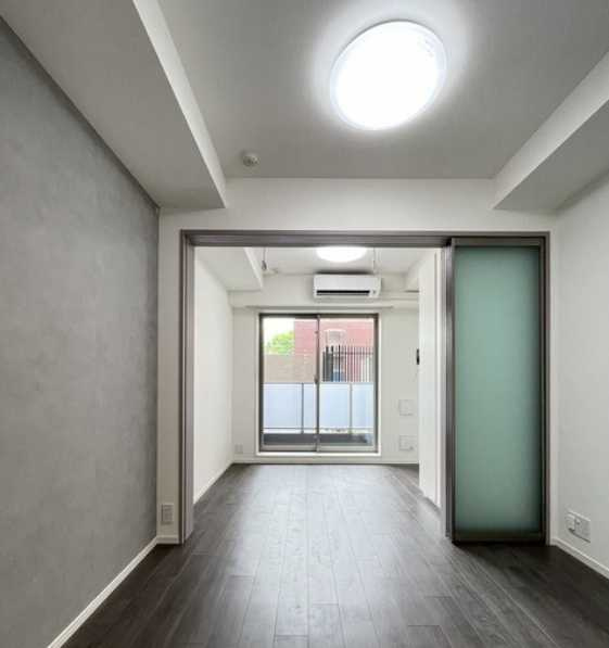 ベルファース三軒茶屋　フリーレント1か月　礼金0　築浅の居間・リビング