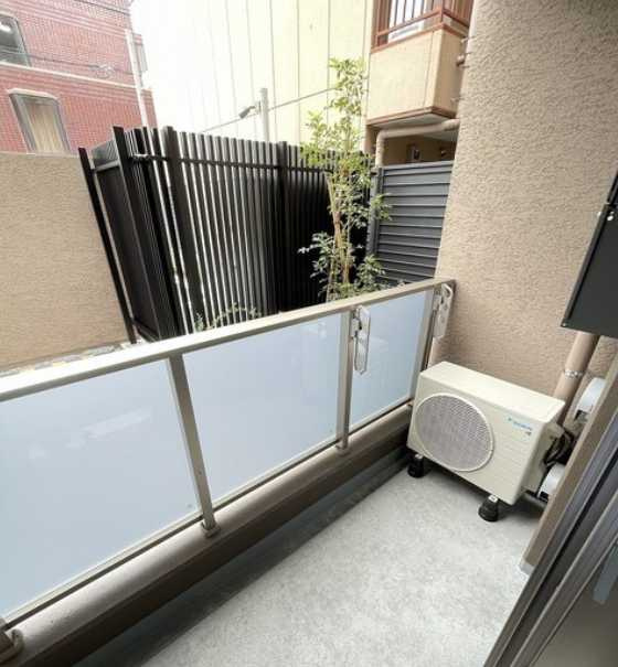 ベルファース三軒茶屋　フリーレント1か月　礼金0　築浅のバルコニー