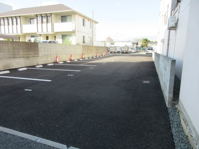 エリートインたいらの駐車場