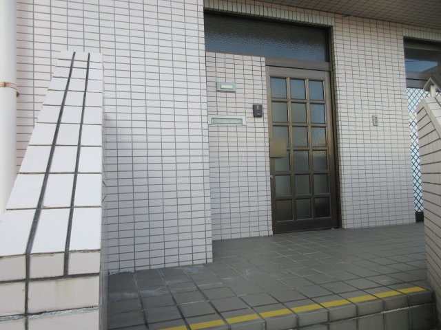 エリートインたいらの玄関