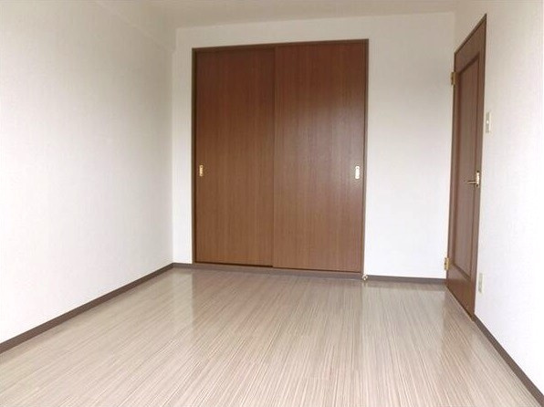 レージュ徳重の寝室