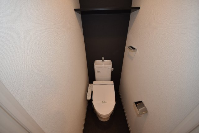 大阪市大正区三軒家西１丁目の賃貸マンションのトイレ