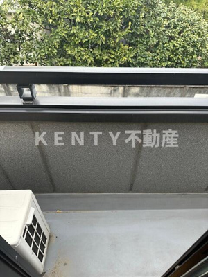 【バルコニー】 | マデイラ | 外からの目が気にならないバルコニーで洗濯物が干せます