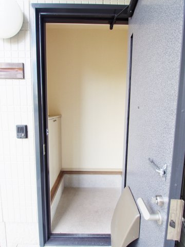 グリーンコートAの玄関