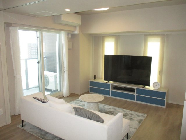 【居間・リビング】 | ブランズ新札幌 | ●2面採光のリビング・ダイニング(床暖房付）