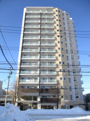 【外観】 | ブランズ新札幌 | ●地下鉄「新さっぽろ」駅・JR千歳線「新札幌駅」・函館本線「厚別」駅の3駅3路線まで徒歩10分圏内！都心部や新千歳空港へのアクセスに便利な立地！