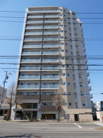 【外観】 | ブランズ新札幌 | ●地下鉄「新さっぽろ」駅・JR千歳線「新札幌駅」・函館本線「厚別」駅の3駅3路線まで徒歩10分圏内！都心部や新千歳空港へのアクセスに便利な立地！