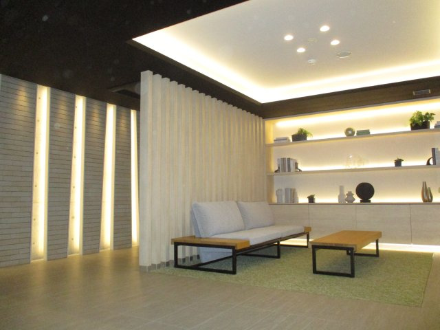 【ロビー】 | ブランズ新札幌 | ●2層吹抜の開放的なエントランス
●ラウンジを設けたエントランスホール
●セキュリティ充実！エントランスホールのほか、エレベーター・駐車場に防犯カメラ設置