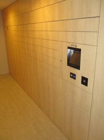 【その他共用部分】 | ブランズ新札幌 | ●セキュリティ充実！エレベーターのほか駐車場・エントランスに防犯カメラ設置　
