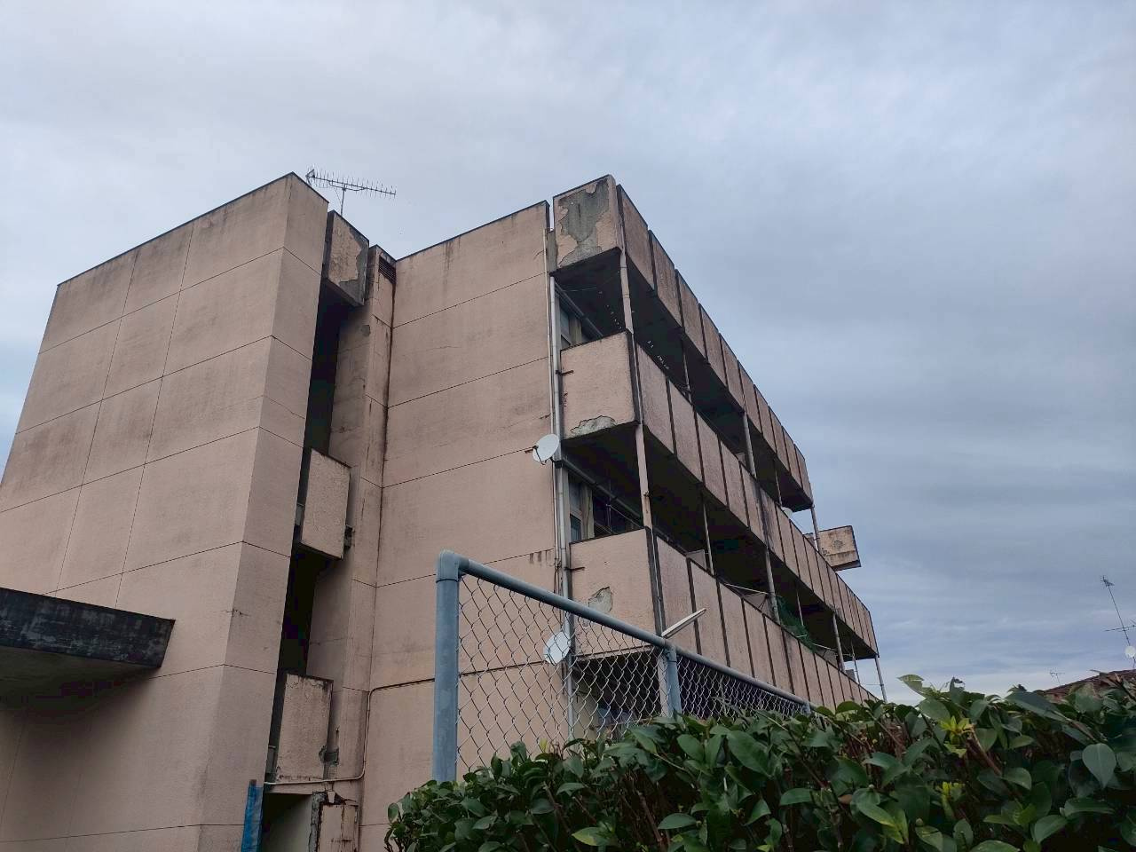 亀山市一棟マンションの外観