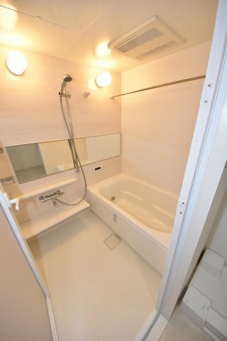ル・マージュ新町の浴室