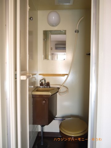 【トイレ】 | パーソネージュ中板橋 | 洗面台とトイレ・シャワールームは一体型の仕様。