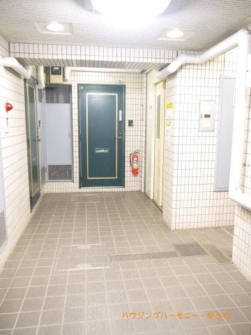 【その他共用部分】 | パーソネージュ中板橋 | 清潔感と歓迎感があるエントランスホールとなります。