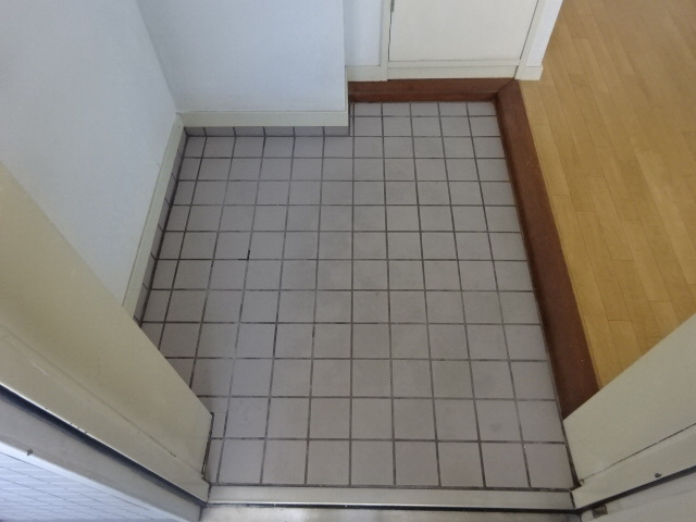 伊川谷マンションの玄関