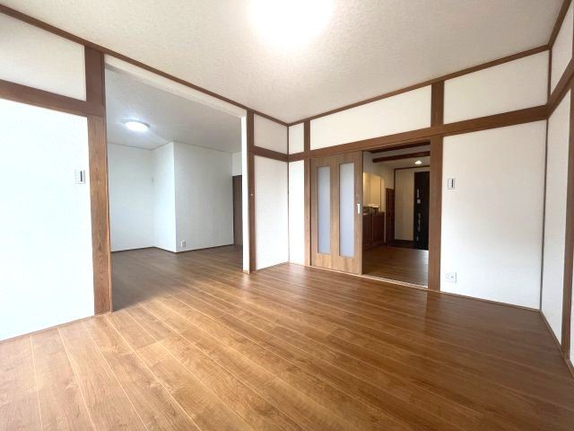 寒河江市大字西根字高畑123-1　中古住宅の居間・リビング