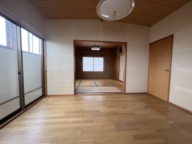 寒河江市大字西根字高畑123-1の洋室|西側の洋室と和室