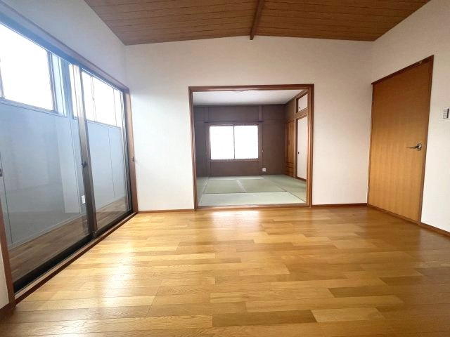 寒河江市大字西根字高畑123-1　中古住宅の洋室|２階西側洋室