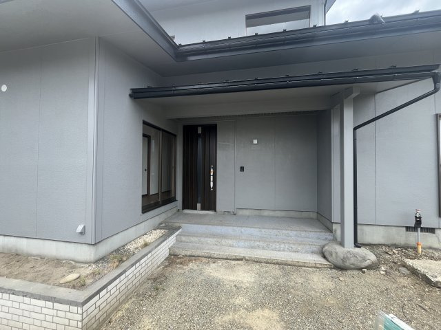 寒河江市大字西根字高畑123-1　中古住宅の玄関