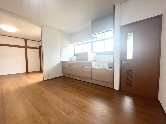 寒河江市大字西根字高畑123-1　中古住宅の居間・リビング