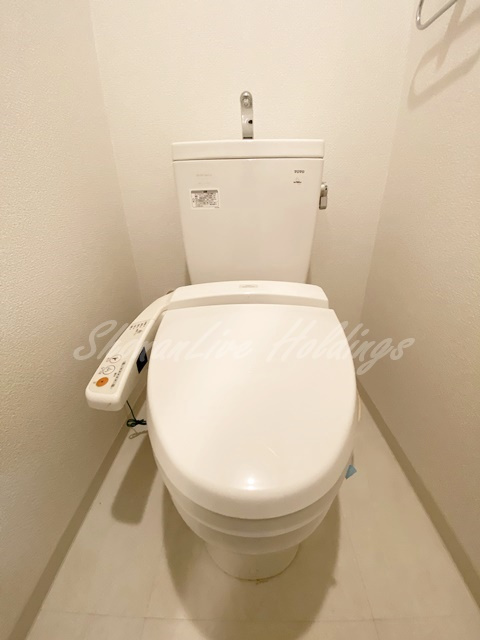 茅ヶ崎市中海岸３丁目の賃貸マンションのトイレ