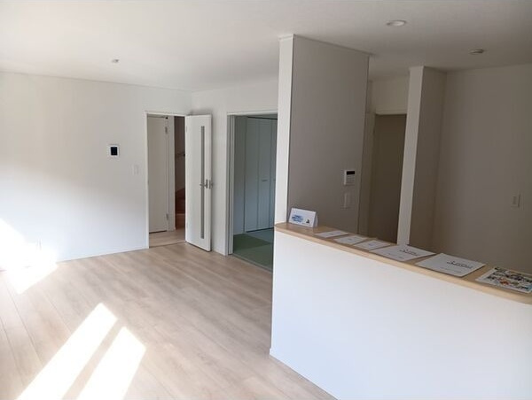 クレイドルガーデン枚方市長尾家具町の居間・リビング