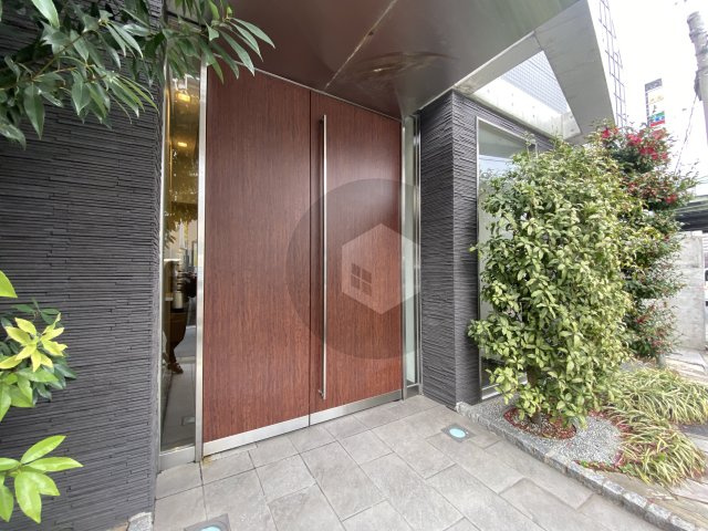 ゼファー東大阪のエントランス