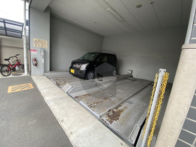 ゼファー東大阪の駐車場