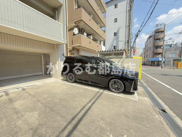 メゾンドヴィレ都島の駐車場