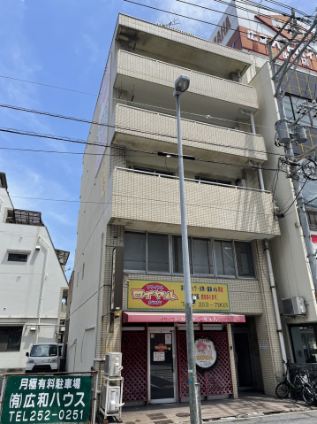 冨永ビルの外観
