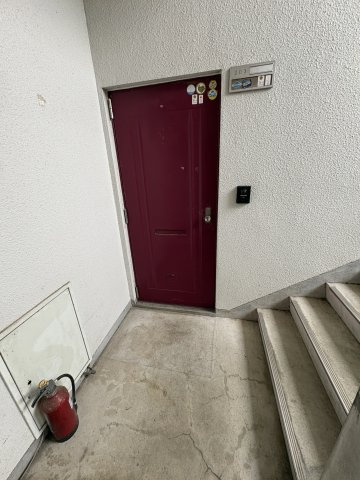 ロイヤルパレス深良の玄関