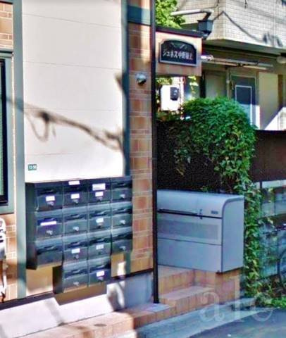 ジュネス中野坂上のエントランス|共用ごみ置き場