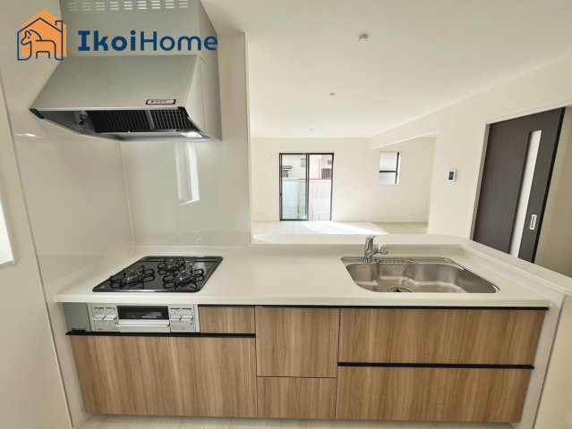 魚住町西岡22期　新築戸建　の浴室|◆同社施工例◆小窓があり換気良好の浴室です。清潔な空間を保てます。