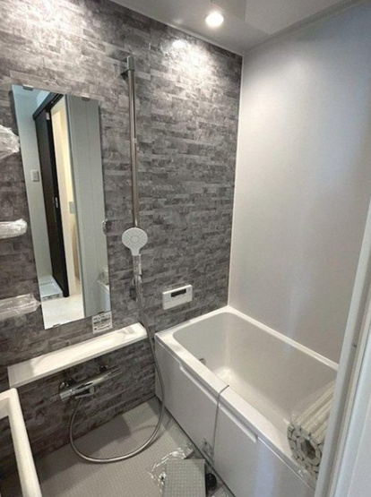 【浴室】 | チサンマンション板橋 | 一日の疲れを癒すバスルームは、心地よいリラックスを叶える清潔感溢れる美しい空間です。