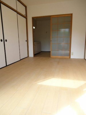 【居間・リビング】 | シャルマンＫ＆Ｌ | こちらの居間で趣味の時間をお楽しみください