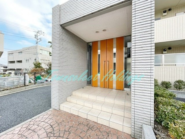 茅ヶ崎市十間坂２丁目の賃貸マンションのエントランス|毎日通るエントランス♪
