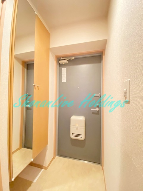 茅ヶ崎市十間坂２丁目の賃貸マンションの玄関|お履き物が多い方にもおすすめ♪