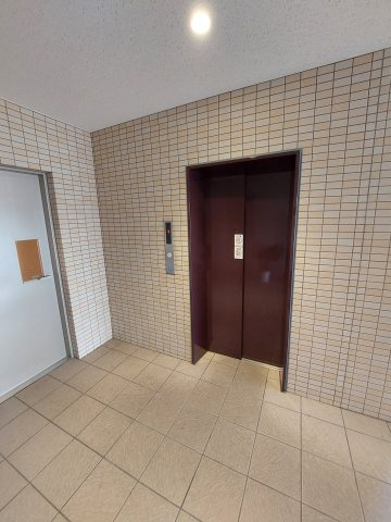 レ・モンデ新潟のその他共用部分|エレベーターになります。