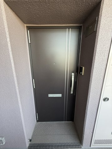 クローバーハイツ岩出の玄関