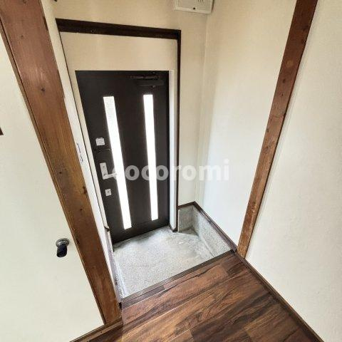 緑町車庫付きテラスの玄関