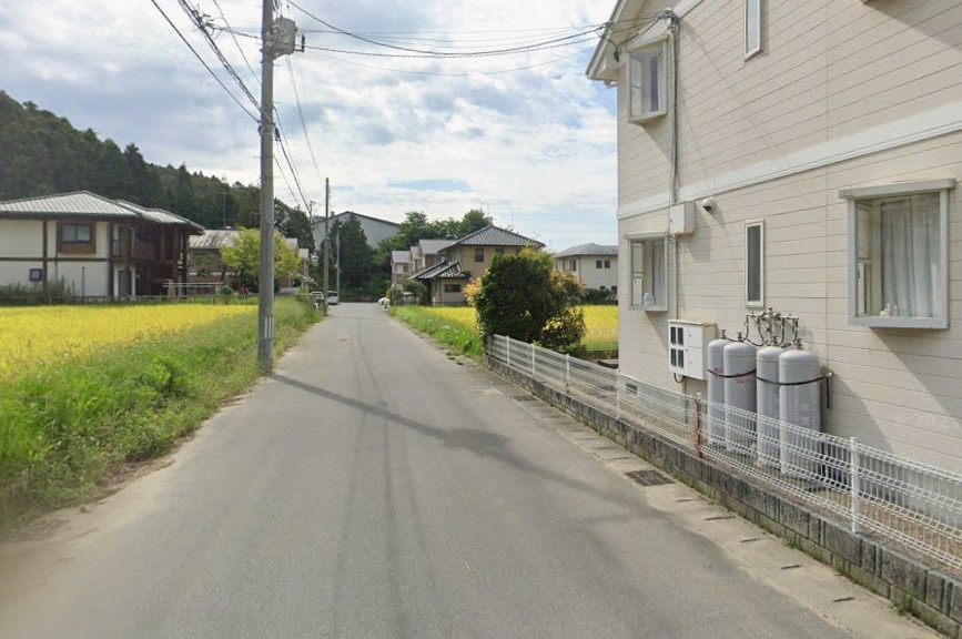 【建築条件付売地】　いわき市東田町3期の前面道路含む現地写真|北東側6.0ｍ公道