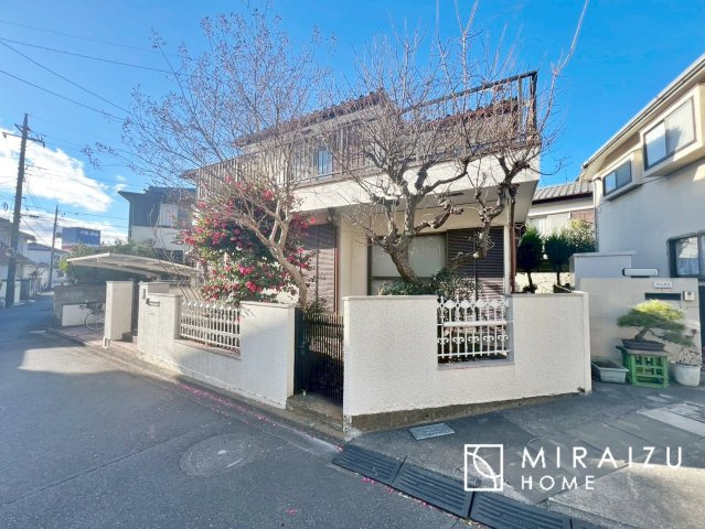 【前面道路含む現地写真】 | お車の運転に自信のない方でも安心かなと思います。とても解放感があり、日当たりも気持ちよさそうです。

