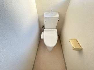 【トイレ】 | 千葉市花見川区犢橋町　千葉都市モノレール「スポーツセンター」駅 | 便利で快適なウォシュレット付き　GOOD！
便座を温める機能もついているので、居心地が良く、つい長居してしまいそう！！